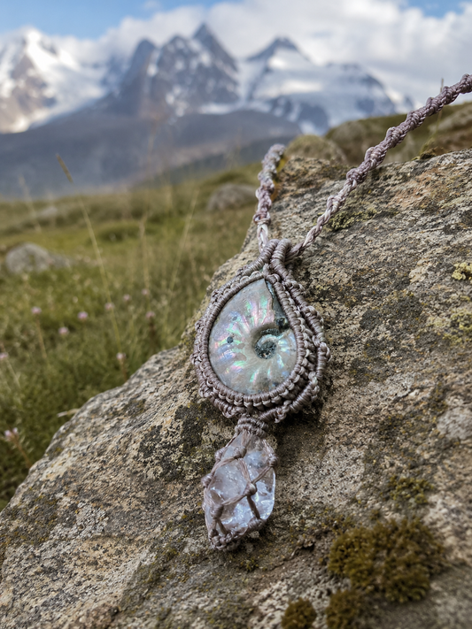 Himalayan chrysanthemum fossil and quartz woven necklace