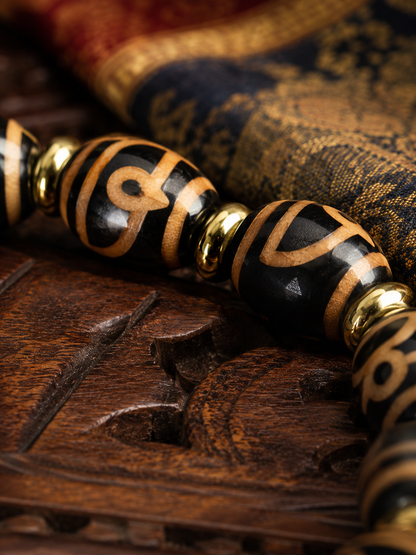 Tibetan Sacred Vase Dzi Bracelet — detail view