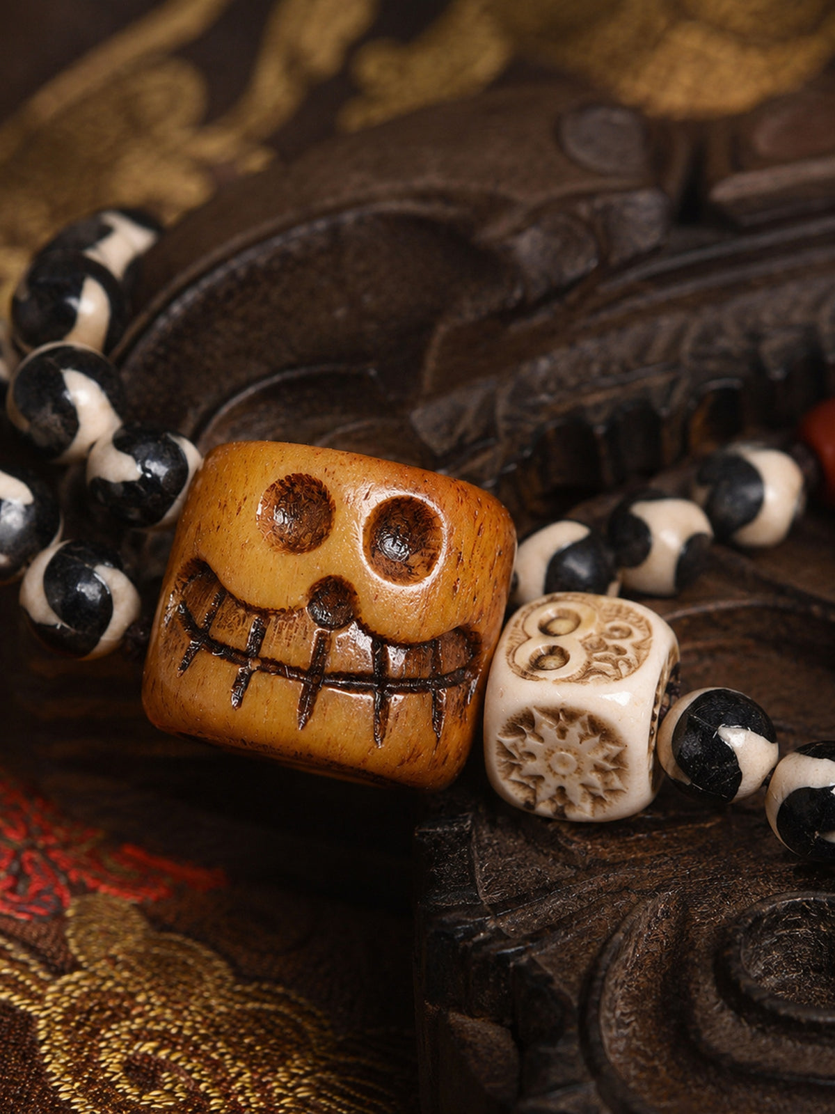 108-Bead Natural Agate Mala with Tiger-Tooth Dzi Bead — detail view 1